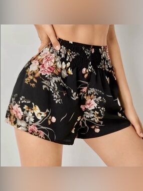 NWOT SHEIN Floral Black Women's Pull On Shorts